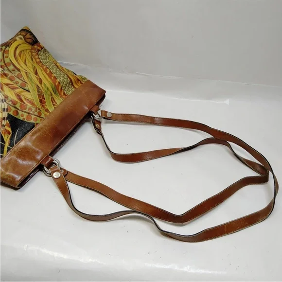 Salvatore Ferragamo Black Jungle Print Shoulder Bag - Picture 6 of 17